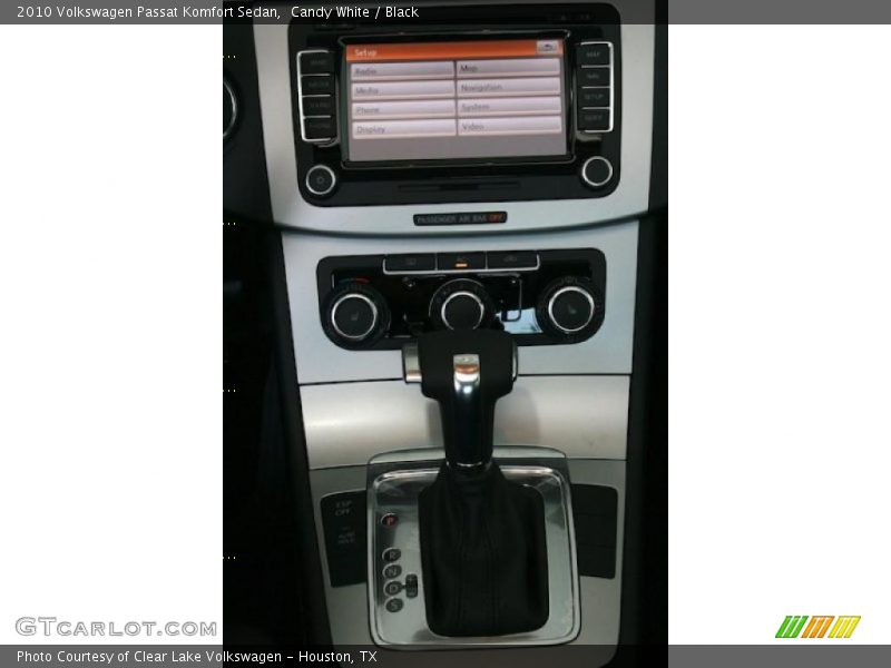Candy White / Black 2010 Volkswagen Passat Komfort Sedan