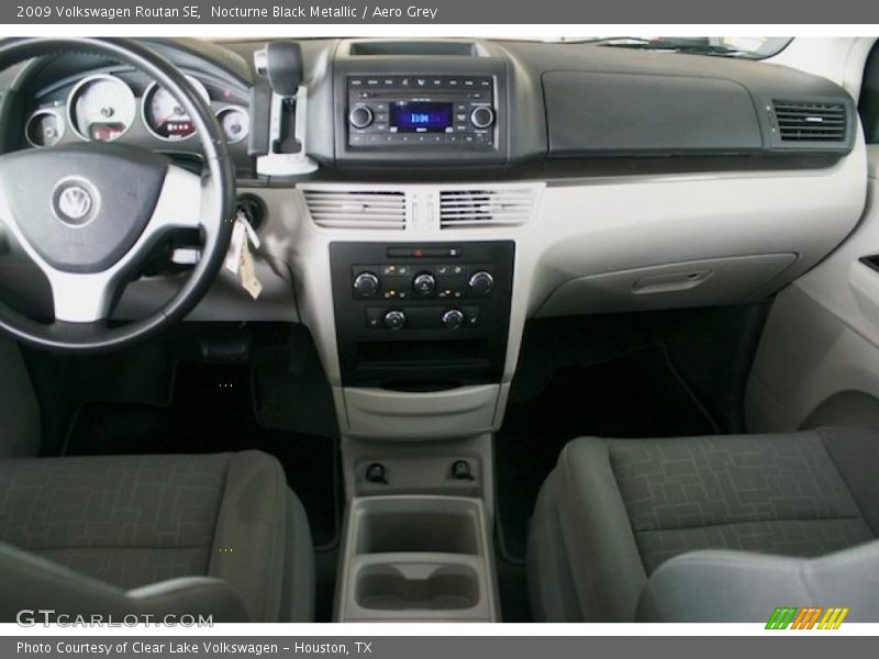 Nocturne Black Metallic / Aero Grey 2009 Volkswagen Routan SE