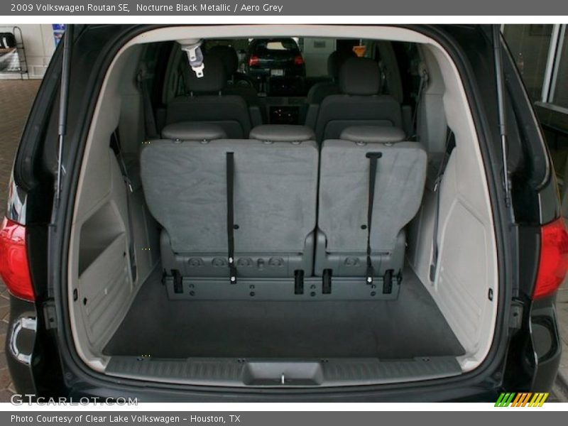 Nocturne Black Metallic / Aero Grey 2009 Volkswagen Routan SE