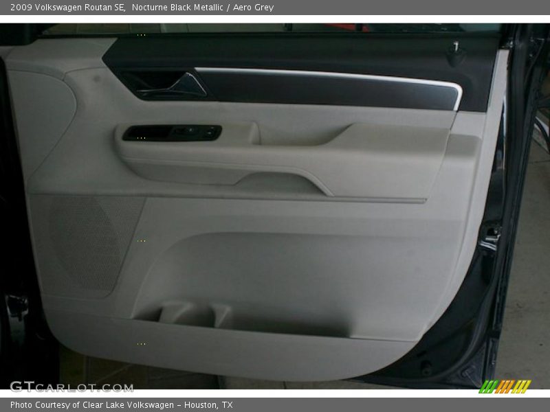 Nocturne Black Metallic / Aero Grey 2009 Volkswagen Routan SE