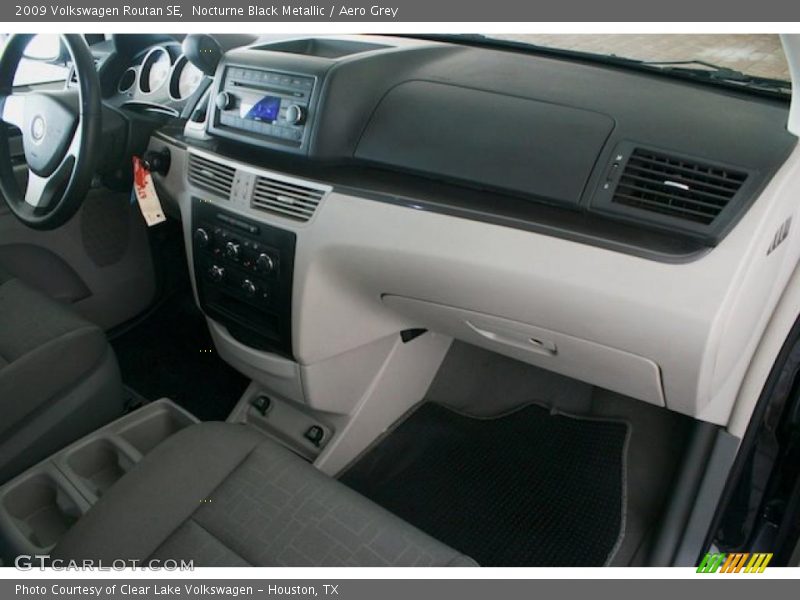 Nocturne Black Metallic / Aero Grey 2009 Volkswagen Routan SE