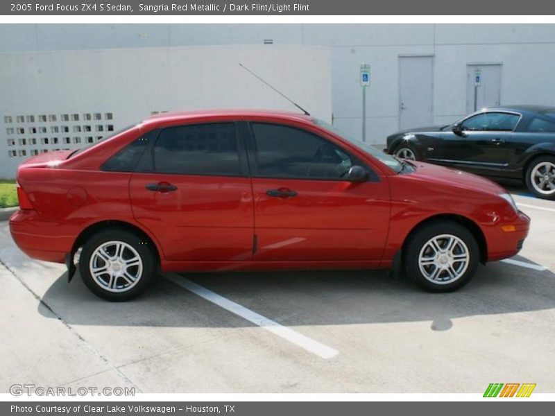 Sangria Red Metallic / Dark Flint/Light Flint 2005 Ford Focus ZX4 S Sedan