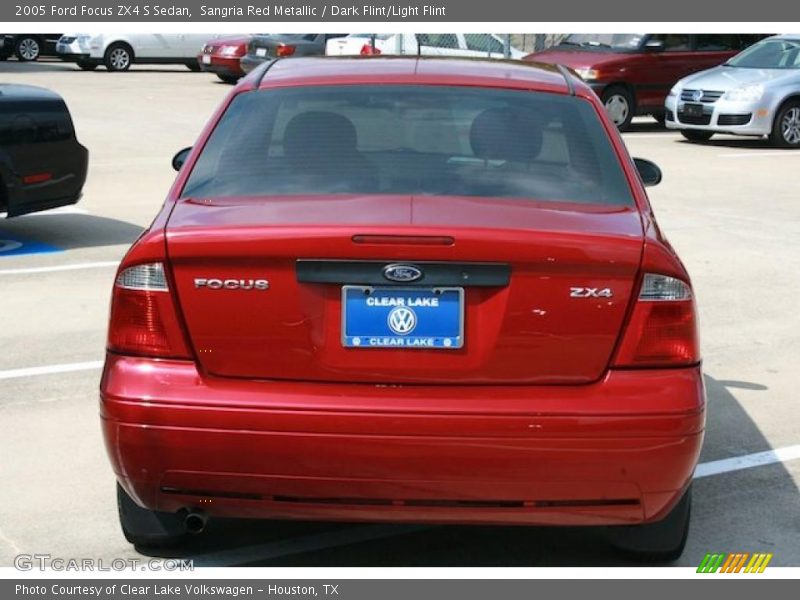 Sangria Red Metallic / Dark Flint/Light Flint 2005 Ford Focus ZX4 S Sedan