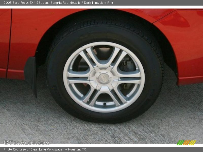 Sangria Red Metallic / Dark Flint/Light Flint 2005 Ford Focus ZX4 S Sedan
