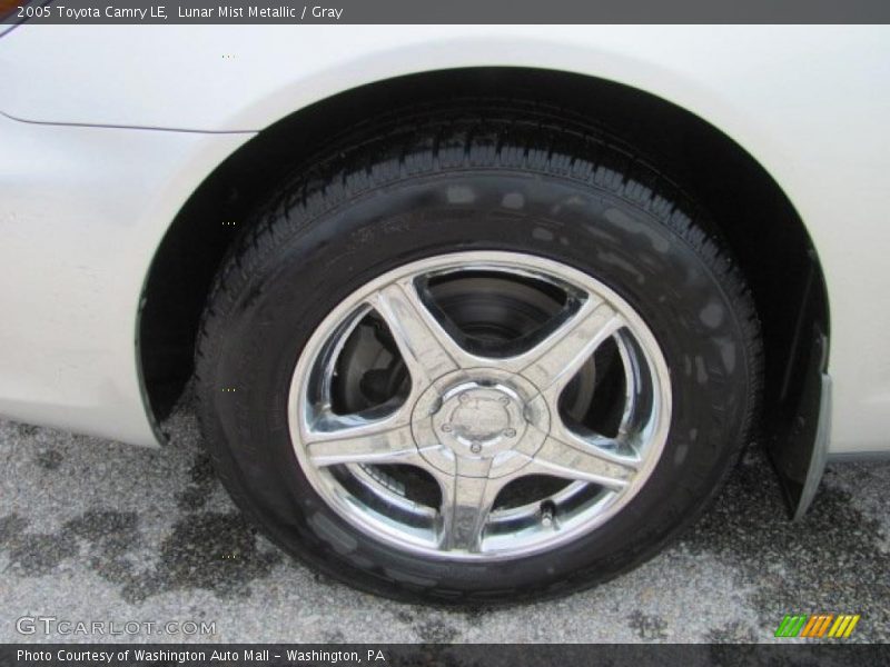 Lunar Mist Metallic / Gray 2005 Toyota Camry LE