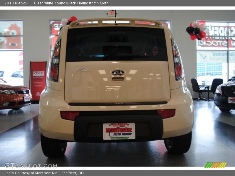 Clear White / Sand/Black Houndstooth Cloth 2010 Kia Soul !