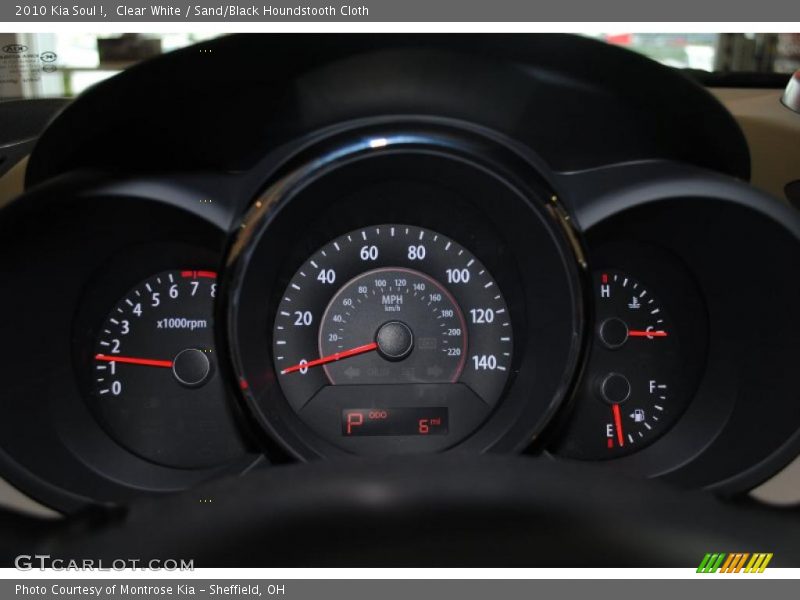 Clear White / Sand/Black Houndstooth Cloth 2010 Kia Soul !
