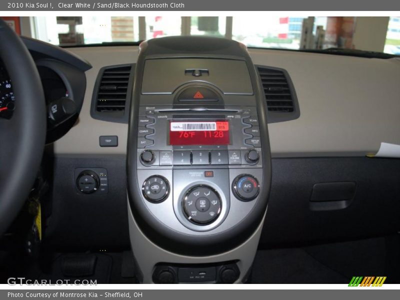 Clear White / Sand/Black Houndstooth Cloth 2010 Kia Soul !