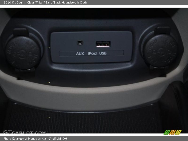 Clear White / Sand/Black Houndstooth Cloth 2010 Kia Soul !