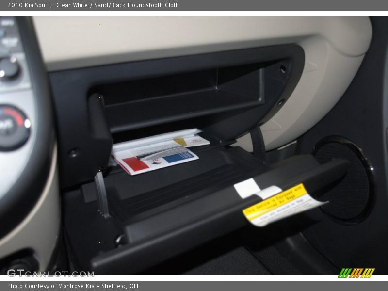 Clear White / Sand/Black Houndstooth Cloth 2010 Kia Soul !