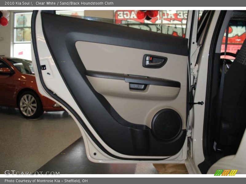Clear White / Sand/Black Houndstooth Cloth 2010 Kia Soul !