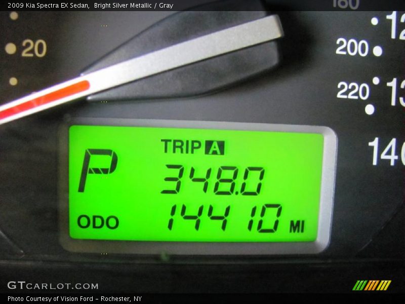 Bright Silver Metallic / Gray 2009 Kia Spectra EX Sedan