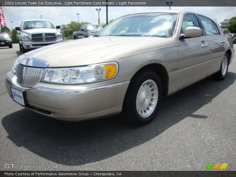 Light Parchment Gold Metallic / Light Parchment 2001 Lincoln Town Car Executive