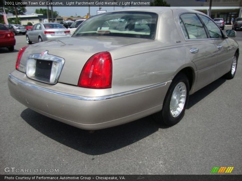 Light Parchment Gold Metallic / Light Parchment 2001 Lincoln Town Car Executive