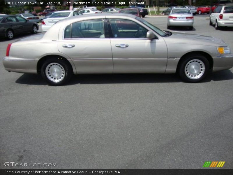 Light Parchment Gold Metallic / Light Parchment 2001 Lincoln Town Car Executive