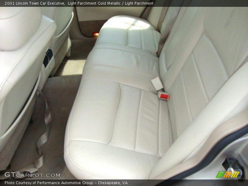 Light Parchment Gold Metallic / Light Parchment 2001 Lincoln Town Car Executive