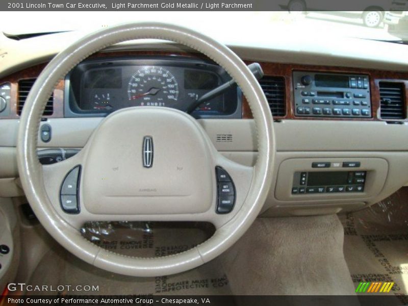 Light Parchment Gold Metallic / Light Parchment 2001 Lincoln Town Car Executive