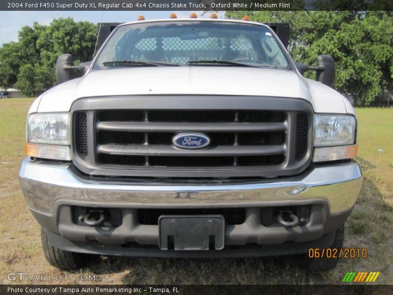 Oxford White / Medium Flint 2004 Ford F450 Super Duty XL Regular Cab 4x4 Chassis Stake Truck