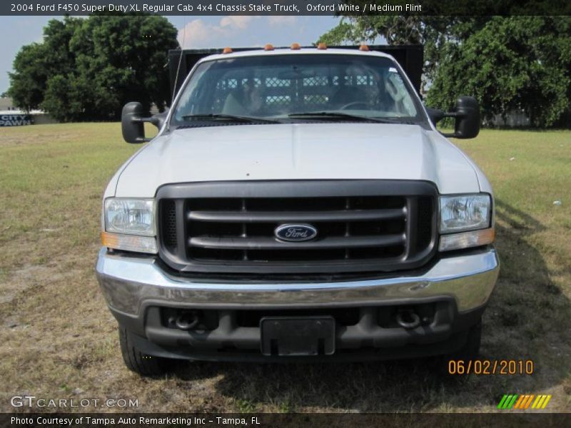 Oxford White / Medium Flint 2004 Ford F450 Super Duty XL Regular Cab 4x4 Chassis Stake Truck