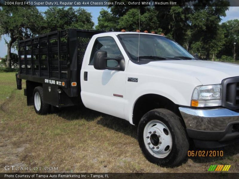 Oxford White / Medium Flint 2004 Ford F450 Super Duty XL Regular Cab 4x4 Chassis Stake Truck