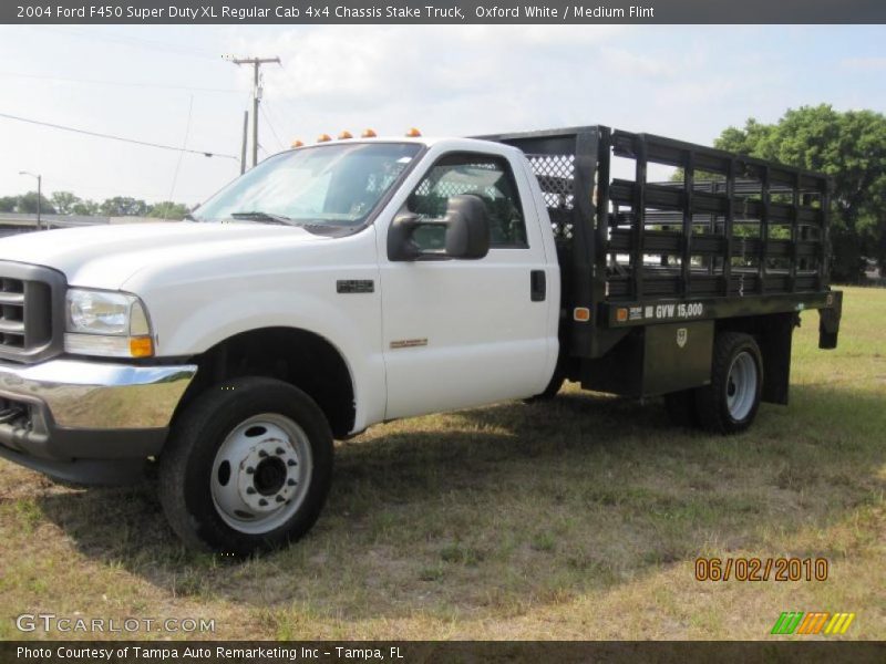 Oxford White / Medium Flint 2004 Ford F450 Super Duty XL Regular Cab 4x4 Chassis Stake Truck