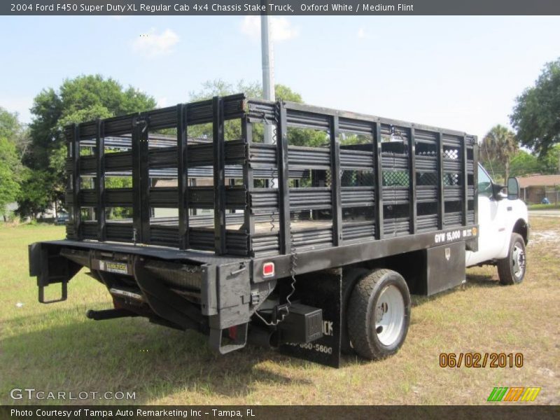 Oxford White / Medium Flint 2004 Ford F450 Super Duty XL Regular Cab 4x4 Chassis Stake Truck