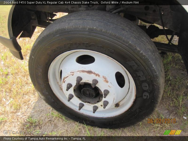 Oxford White / Medium Flint 2004 Ford F450 Super Duty XL Regular Cab 4x4 Chassis Stake Truck