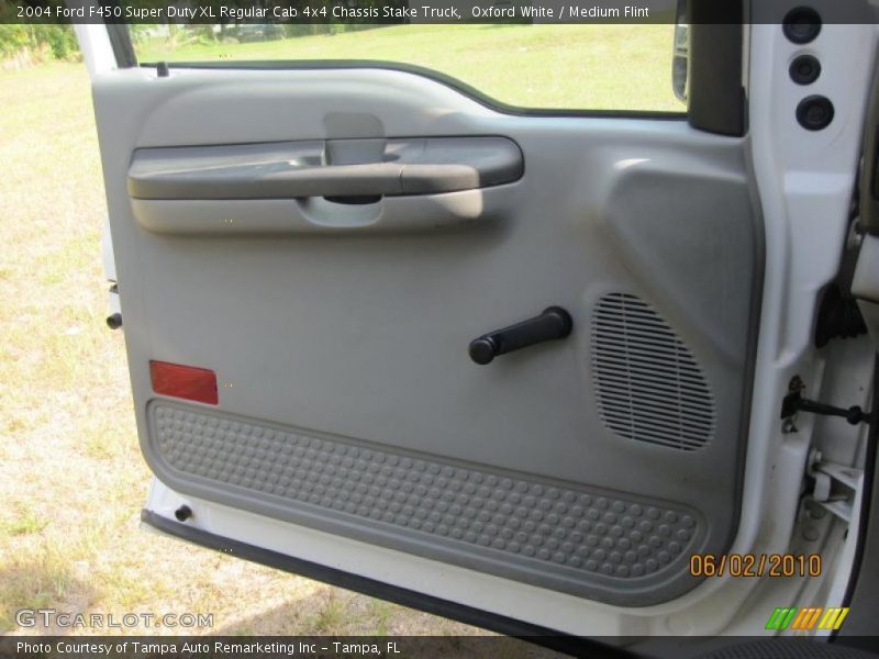 Oxford White / Medium Flint 2004 Ford F450 Super Duty XL Regular Cab 4x4 Chassis Stake Truck
