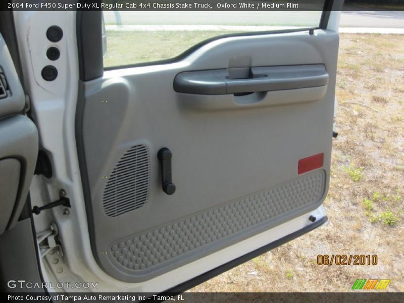 Oxford White / Medium Flint 2004 Ford F450 Super Duty XL Regular Cab 4x4 Chassis Stake Truck