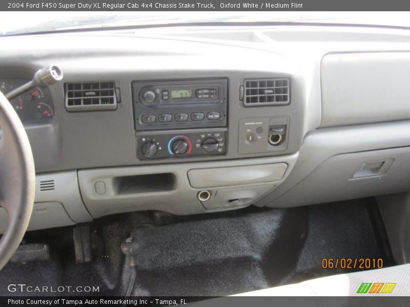 Oxford White / Medium Flint 2004 Ford F450 Super Duty XL Regular Cab 4x4 Chassis Stake Truck