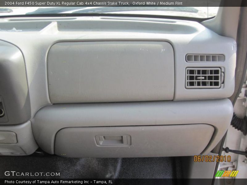 Oxford White / Medium Flint 2004 Ford F450 Super Duty XL Regular Cab 4x4 Chassis Stake Truck