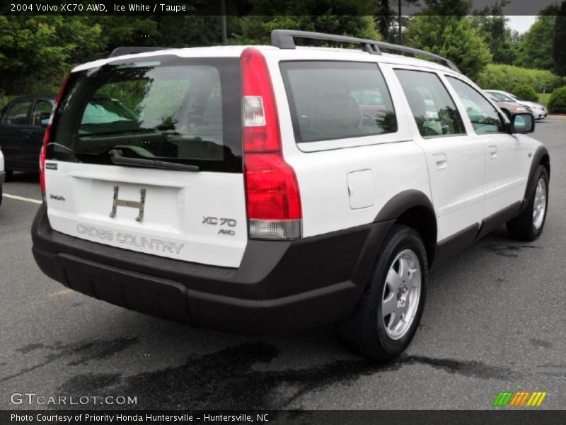 Ice White / Taupe 2004 Volvo XC70 AWD
