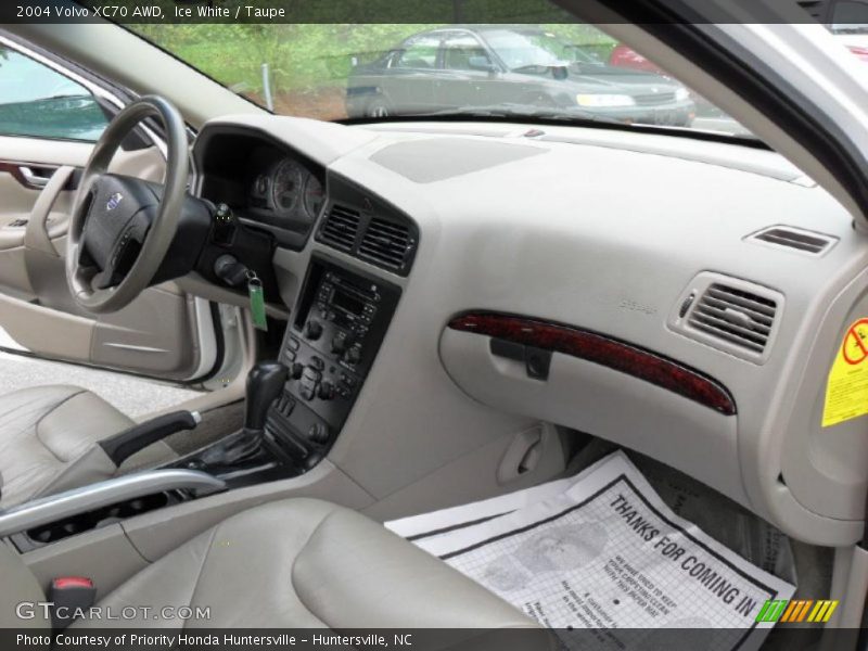 Ice White / Taupe 2004 Volvo XC70 AWD