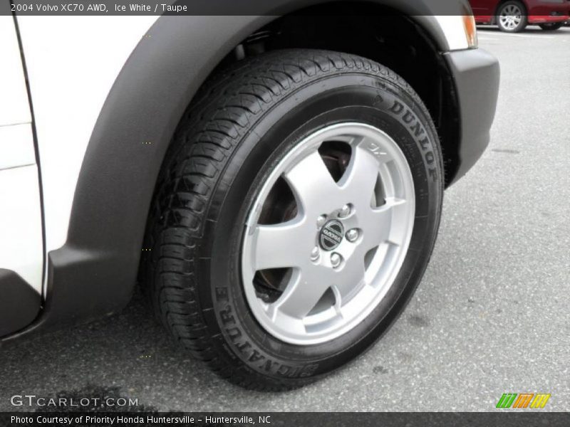 Ice White / Taupe 2004 Volvo XC70 AWD