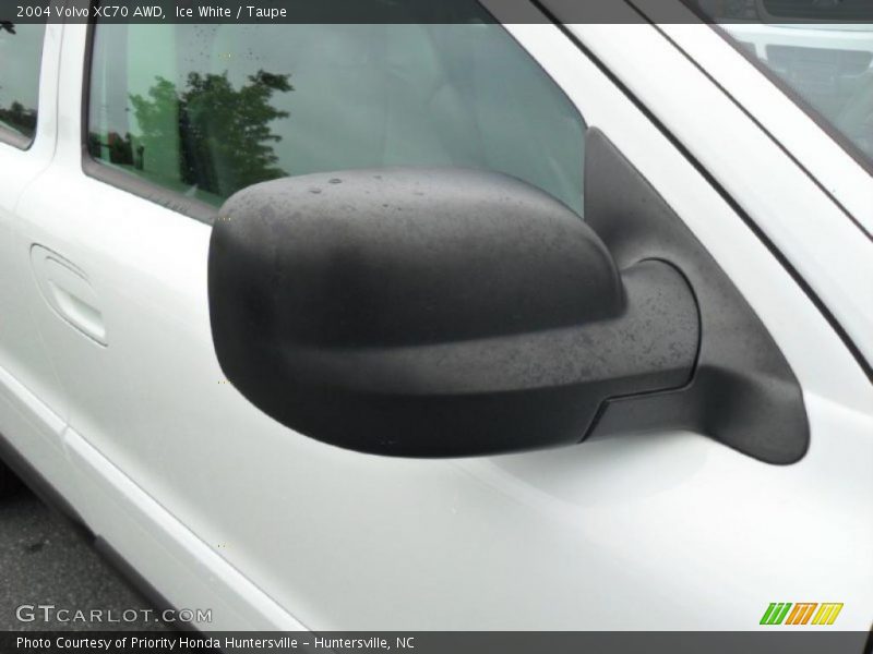 Ice White / Taupe 2004 Volvo XC70 AWD
