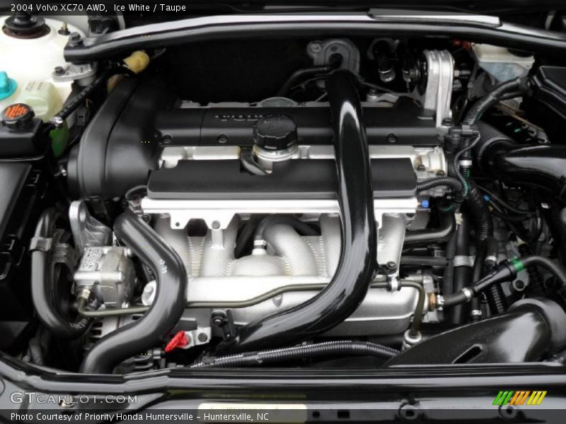 Ice White / Taupe 2004 Volvo XC70 AWD