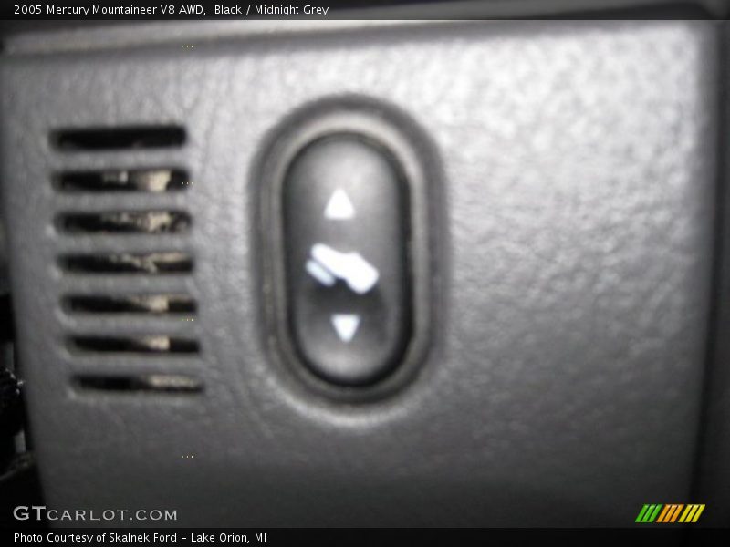 Black / Midnight Grey 2005 Mercury Mountaineer V8 AWD