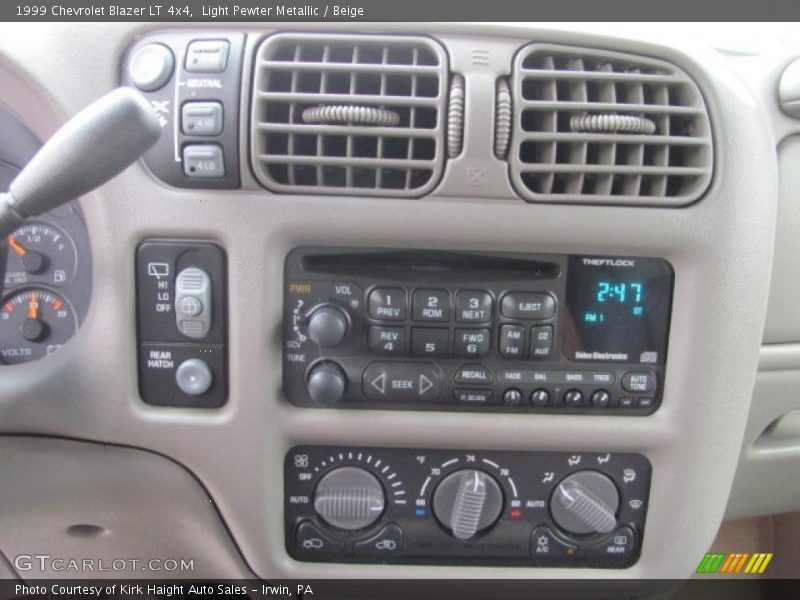 Light Pewter Metallic / Beige 1999 Chevrolet Blazer LT 4x4