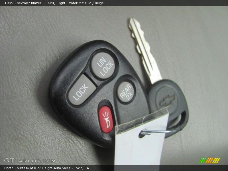 Light Pewter Metallic / Beige 1999 Chevrolet Blazer LT 4x4