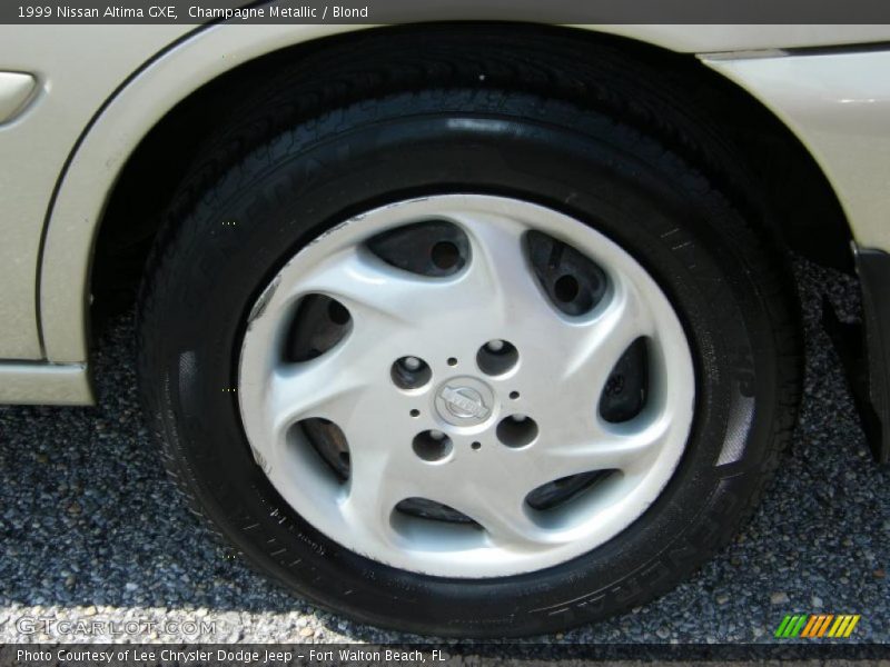 Champagne Metallic / Blond 1999 Nissan Altima GXE