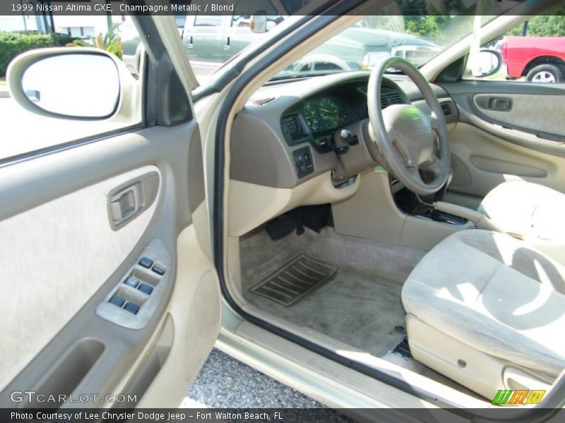 Champagne Metallic / Blond 1999 Nissan Altima GXE