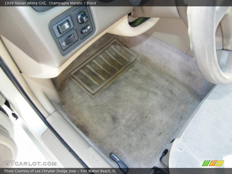 Champagne Metallic / Blond 1999 Nissan Altima GXE