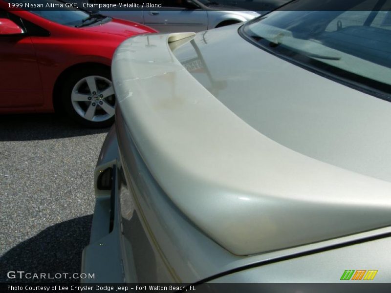 Champagne Metallic / Blond 1999 Nissan Altima GXE