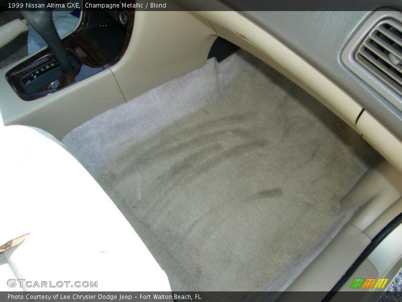 Champagne Metallic / Blond 1999 Nissan Altima GXE