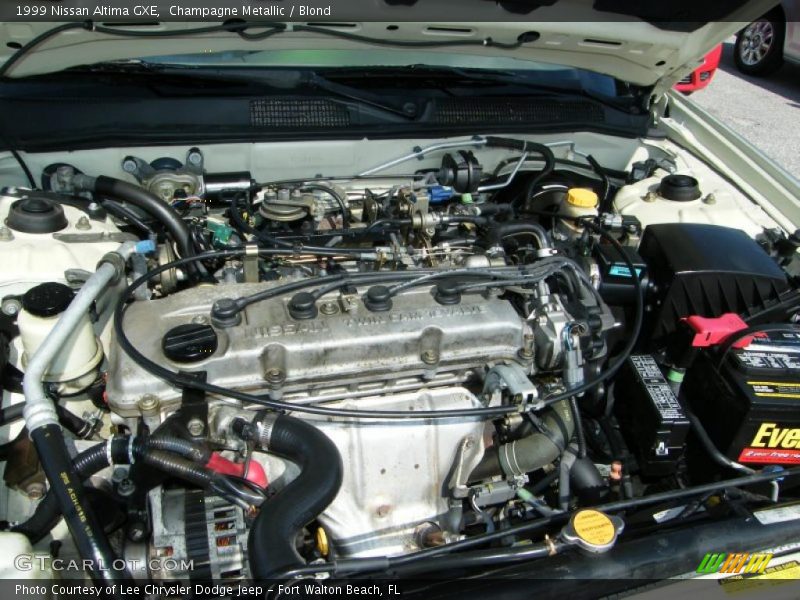 Champagne Metallic / Blond 1999 Nissan Altima GXE