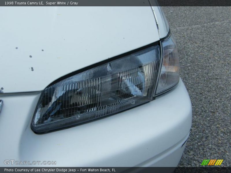 Super White / Gray 1998 Toyota Camry LE