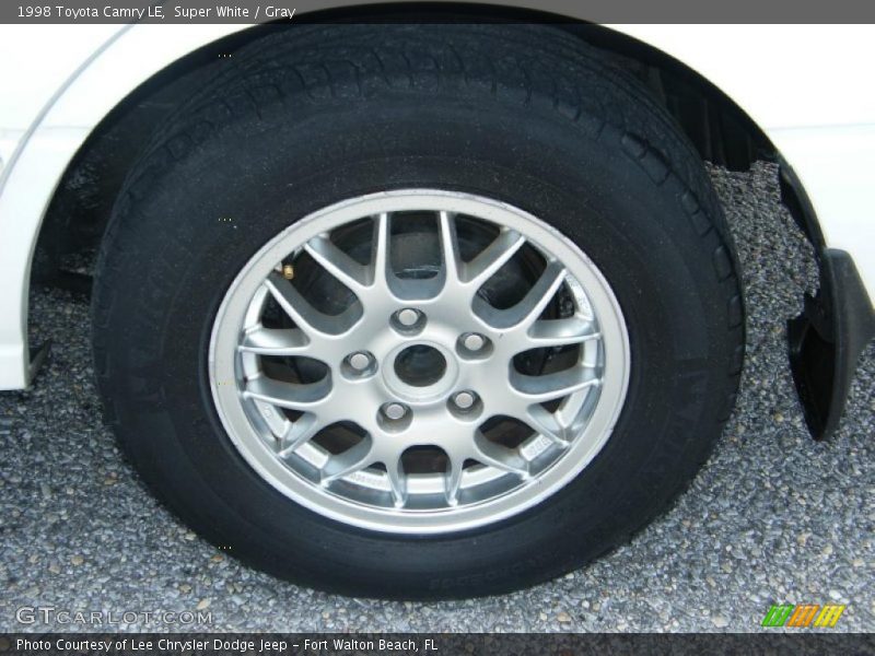 Super White / Gray 1998 Toyota Camry LE