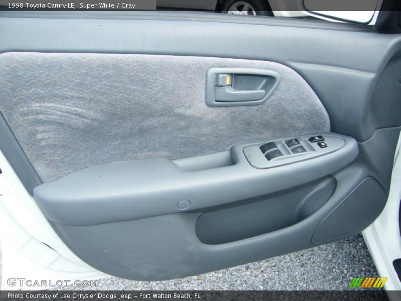 Super White / Gray 1998 Toyota Camry LE