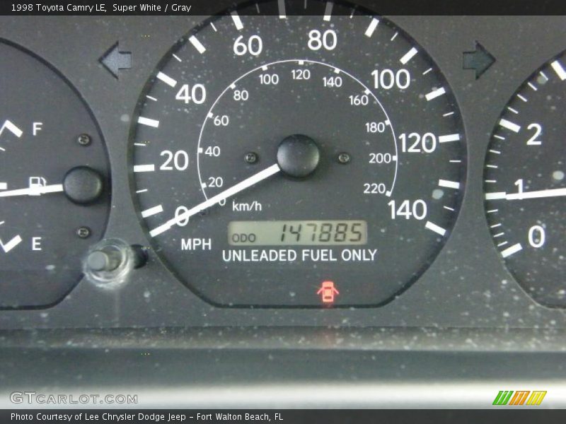 Super White / Gray 1998 Toyota Camry LE