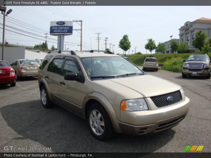 Pueblo Gold Metallic / Pebble 2005 Ford Freestyle SE AWD